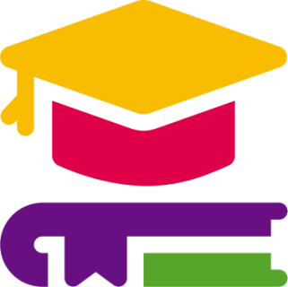 Capelo de formatura sobre livros